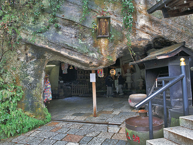 銭洗弁財天 宇賀福神社