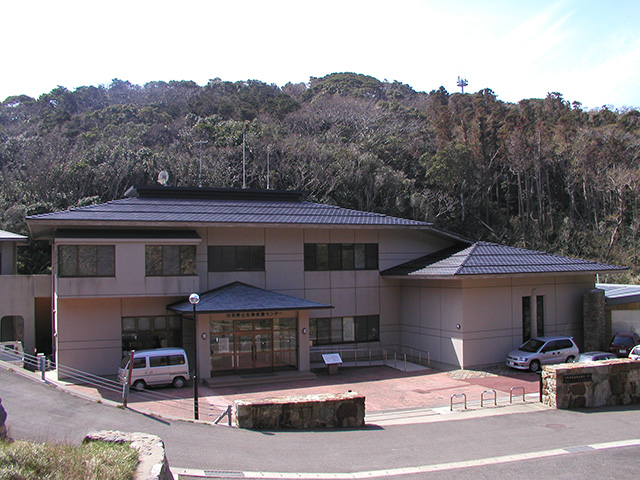 対馬野生生物保護センター
