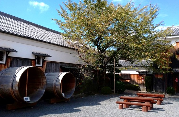 イメージ:月桂冠 大倉記念館の中庭大桶