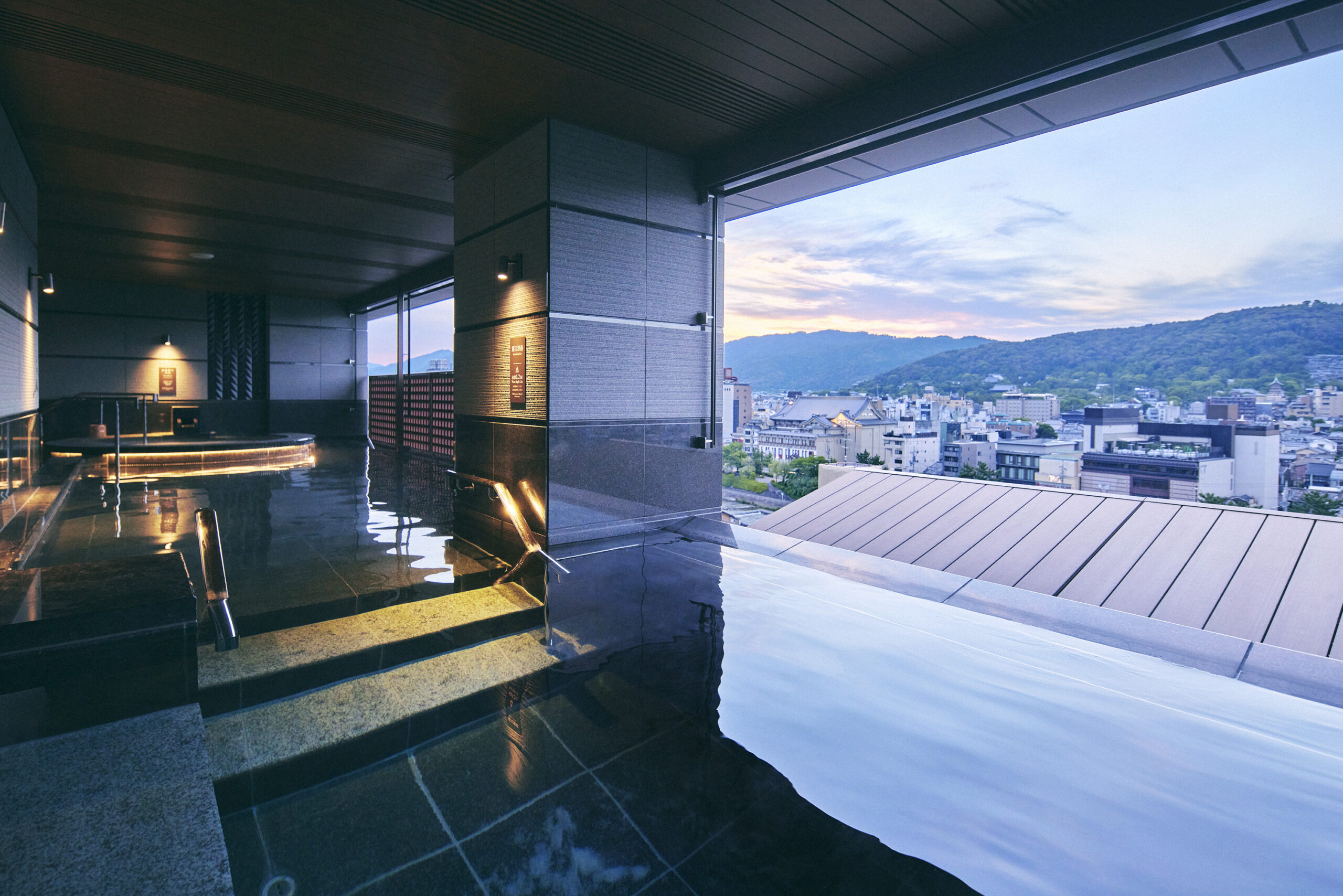 四条河原町温泉　空庭テラス京都の大浴場