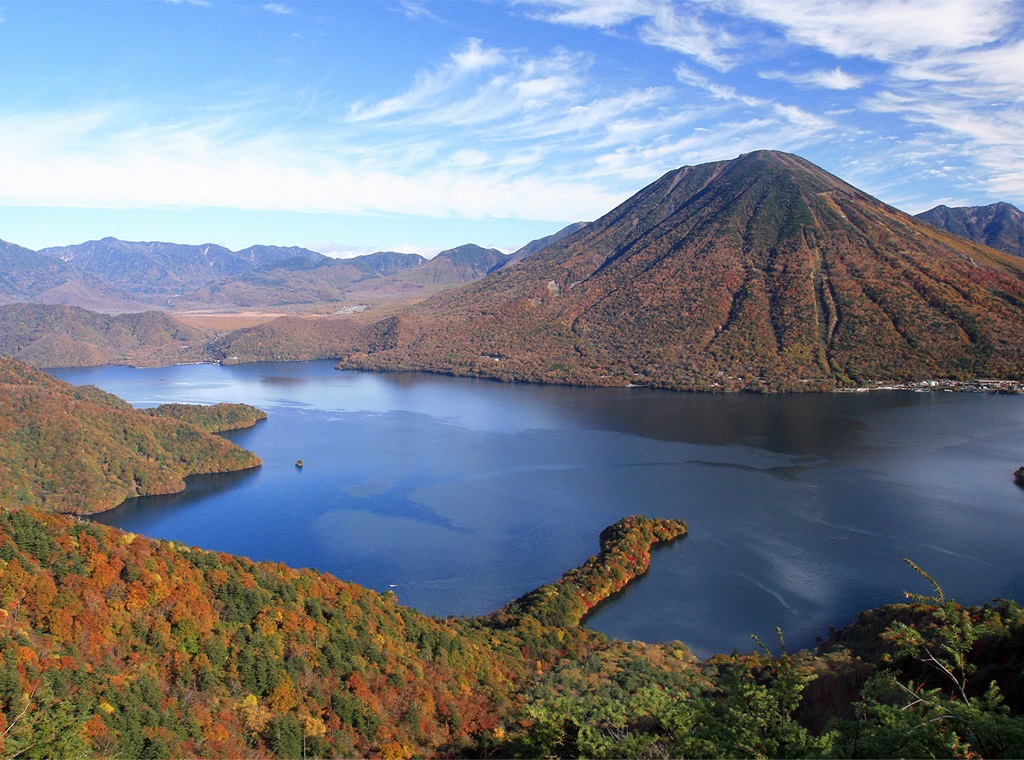 栃木県日光市中禅寺湖の秋の紅葉