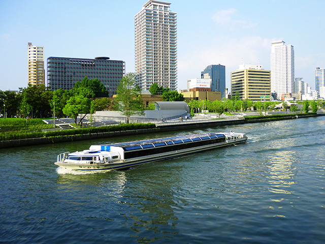 大阪の中之島公園とアクアライナー